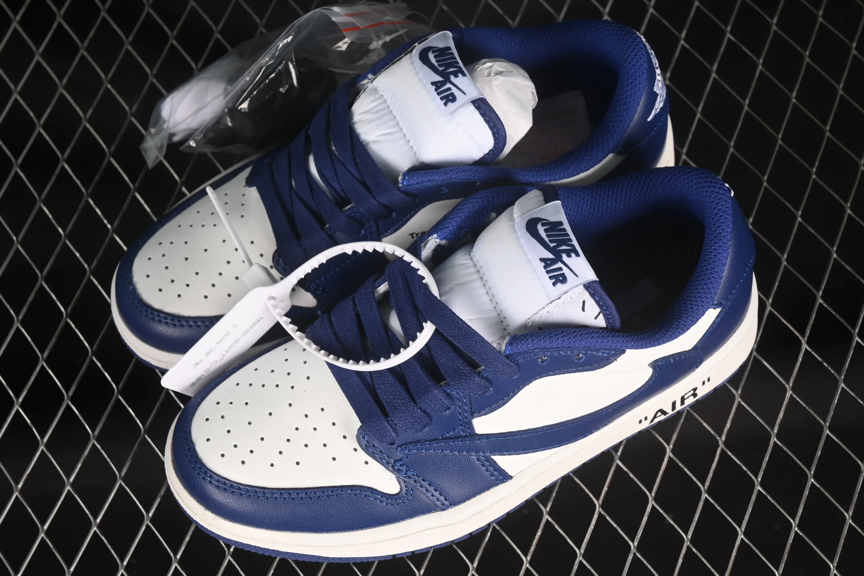 All categories Air Jordan Jordan series basketball shoes Air Jordan 1 Low Travis Scott x Air Jordan 1 Low OG AJ1 Joe 1 undercut low top DM7890-101